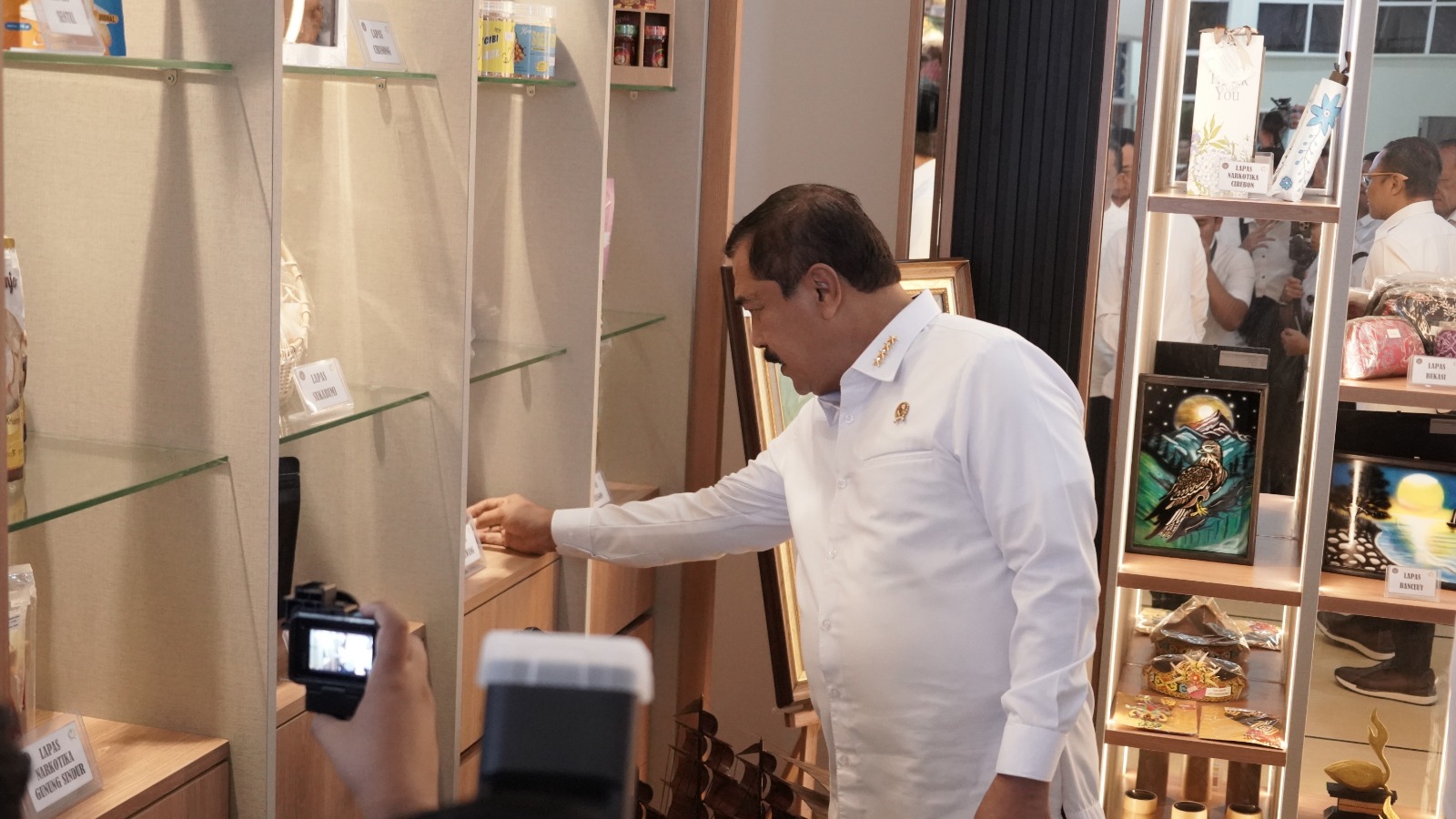 Menteri Imipas Dorong Lounge Imigrasi jadi Etalase Produk Karya Warga Binaan