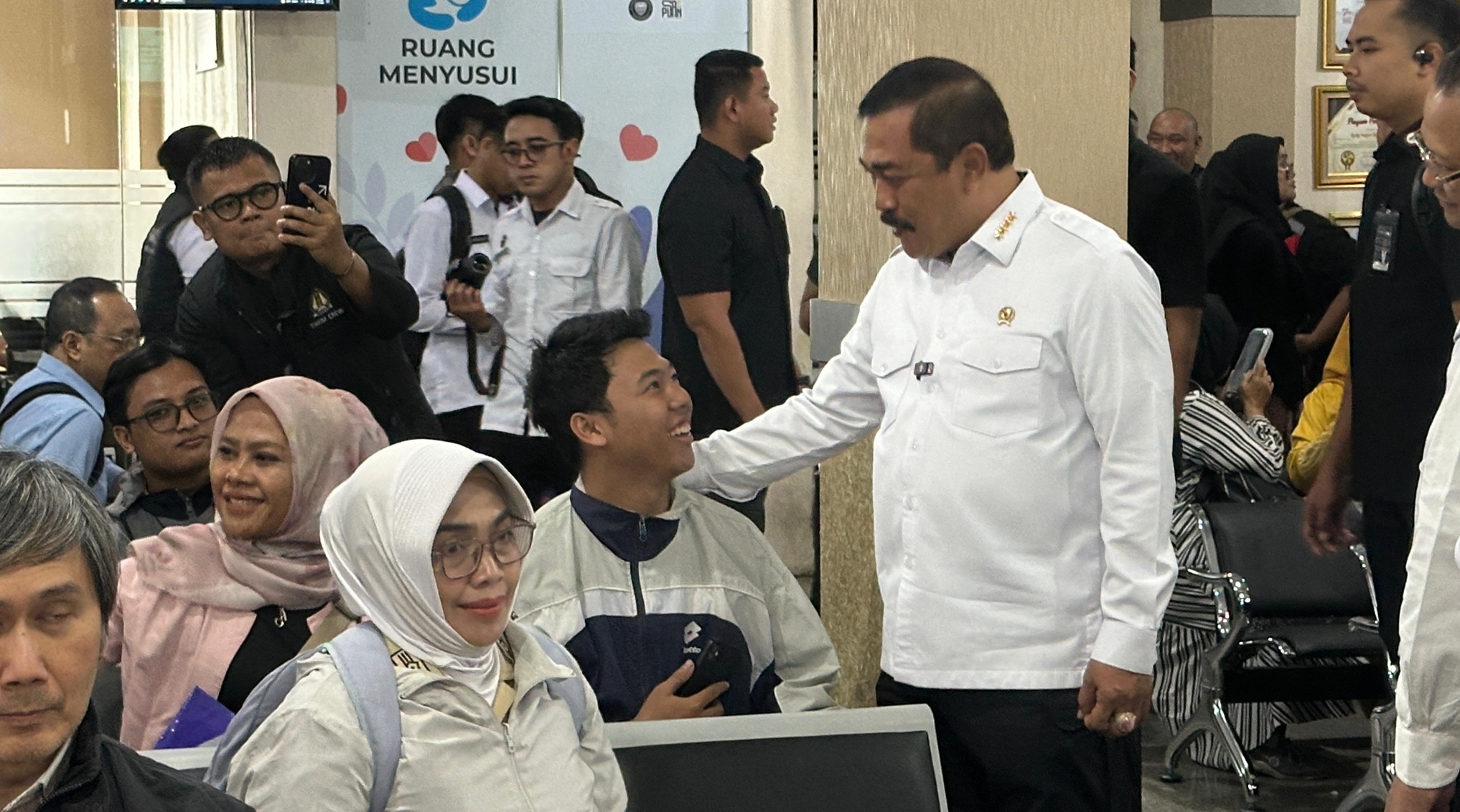 Kunjungi Kanim Bandung, Menteri Imipas Pastikan Layanan Keimigrasian Semakin Efisien dan Transparan