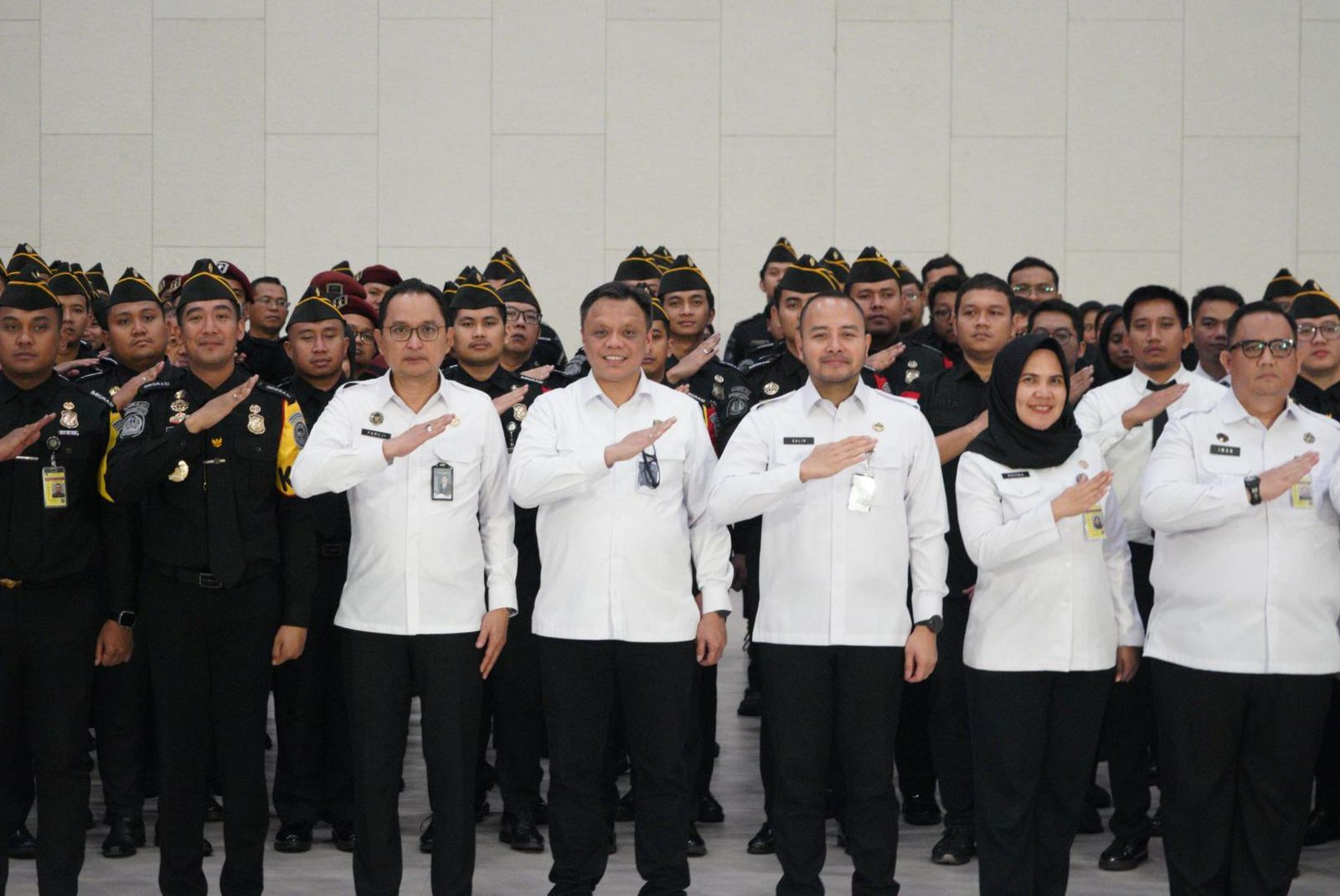 Transparansi dan Perlindungan: Petugas Imigrasi Siap Gunakan Body Cam