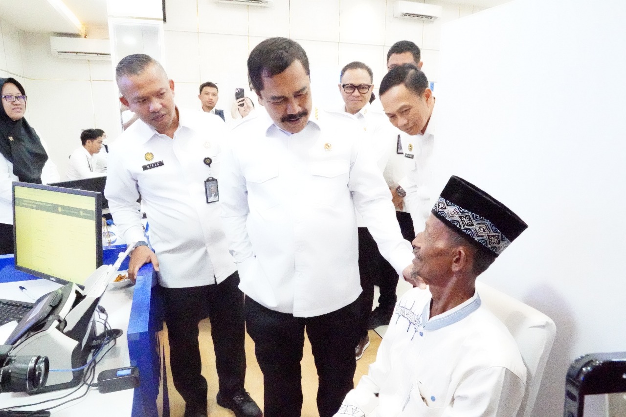 Menteri Imipas Tinjau Kantor Imigrasi Palembang, Pastikan Layanan Berjalan Profesional
