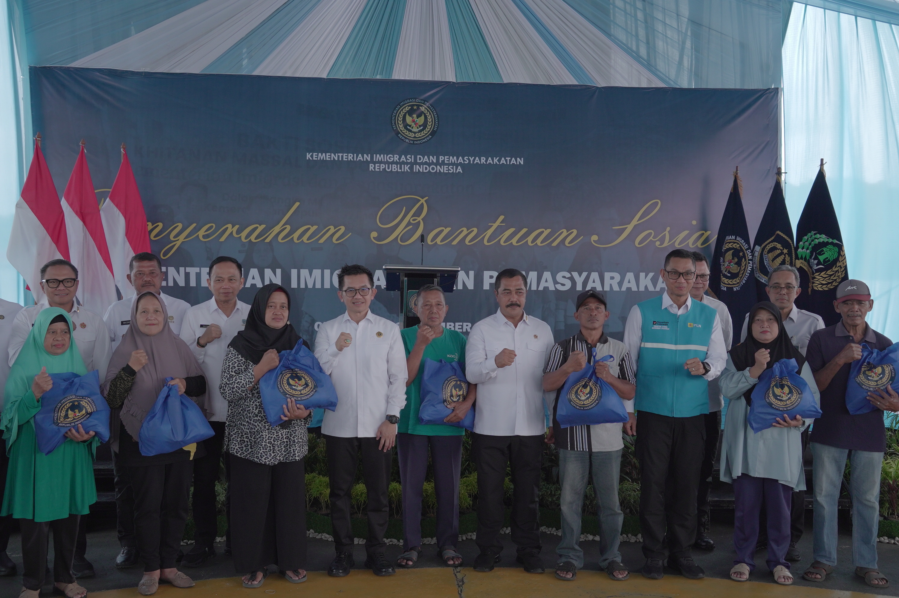 Dukung Program Prioritas Presiden, Kemenimipas Salurkan 5.000 Paket Bansos untuk Pesantren dan Nelayan di Cilacap