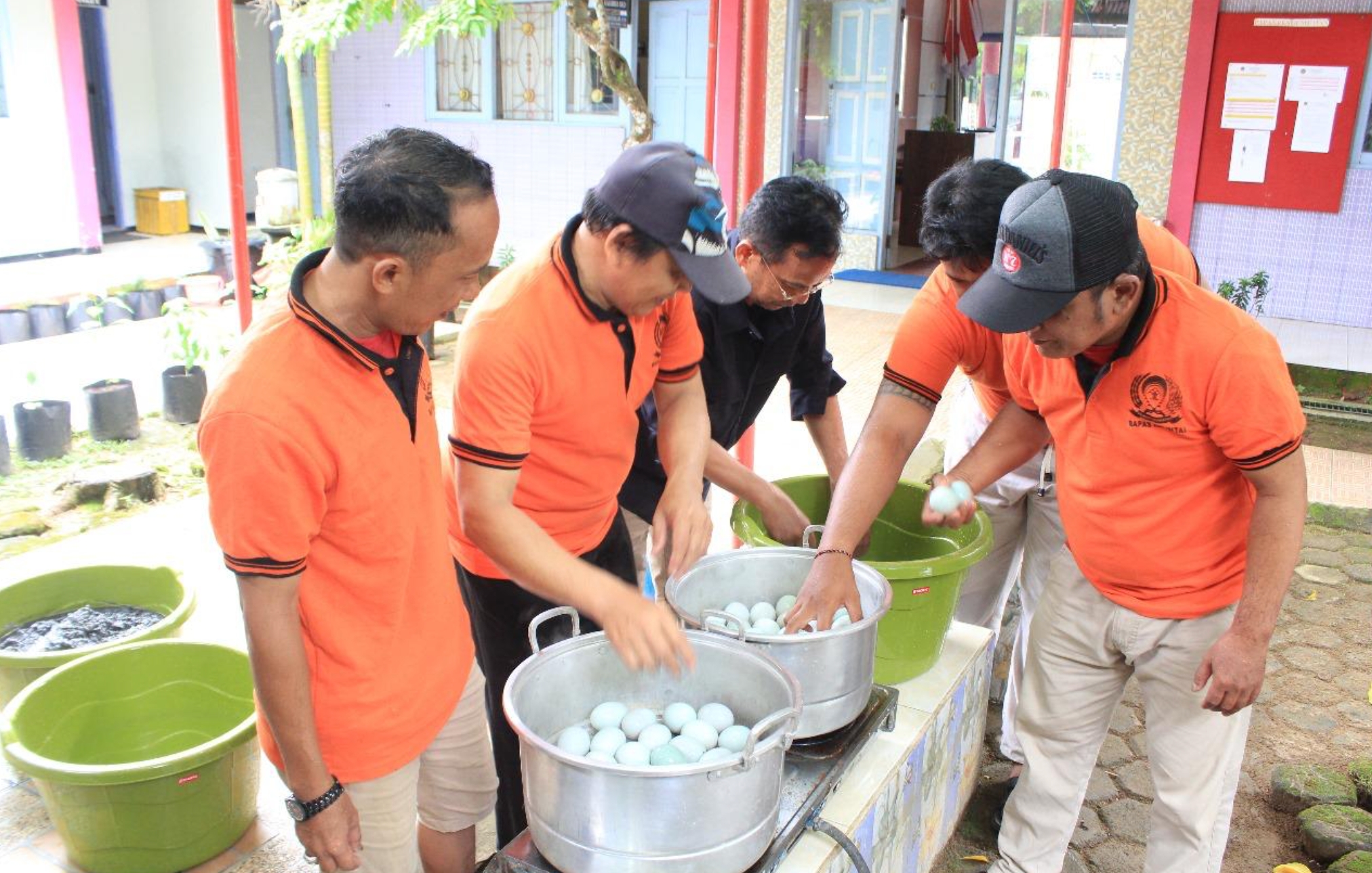 Bapas Amuntai Dukung Klien Kembangkan Usaha Telur Asin