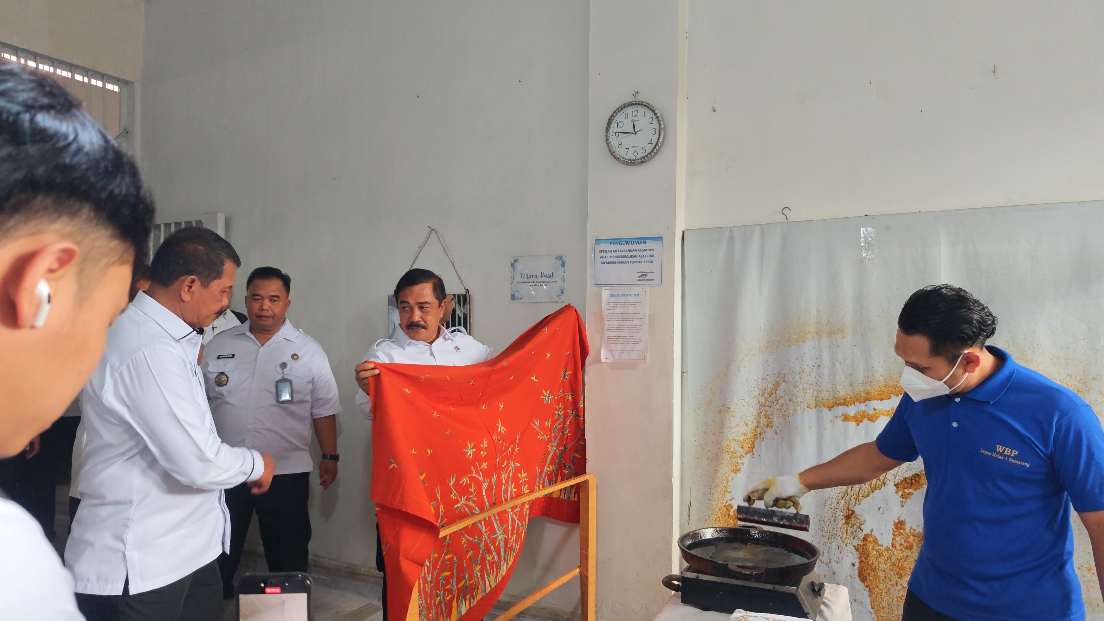 Menteri Agus Apresiasi Produk UMKM Karya Warga Binaan Lapas Semarang