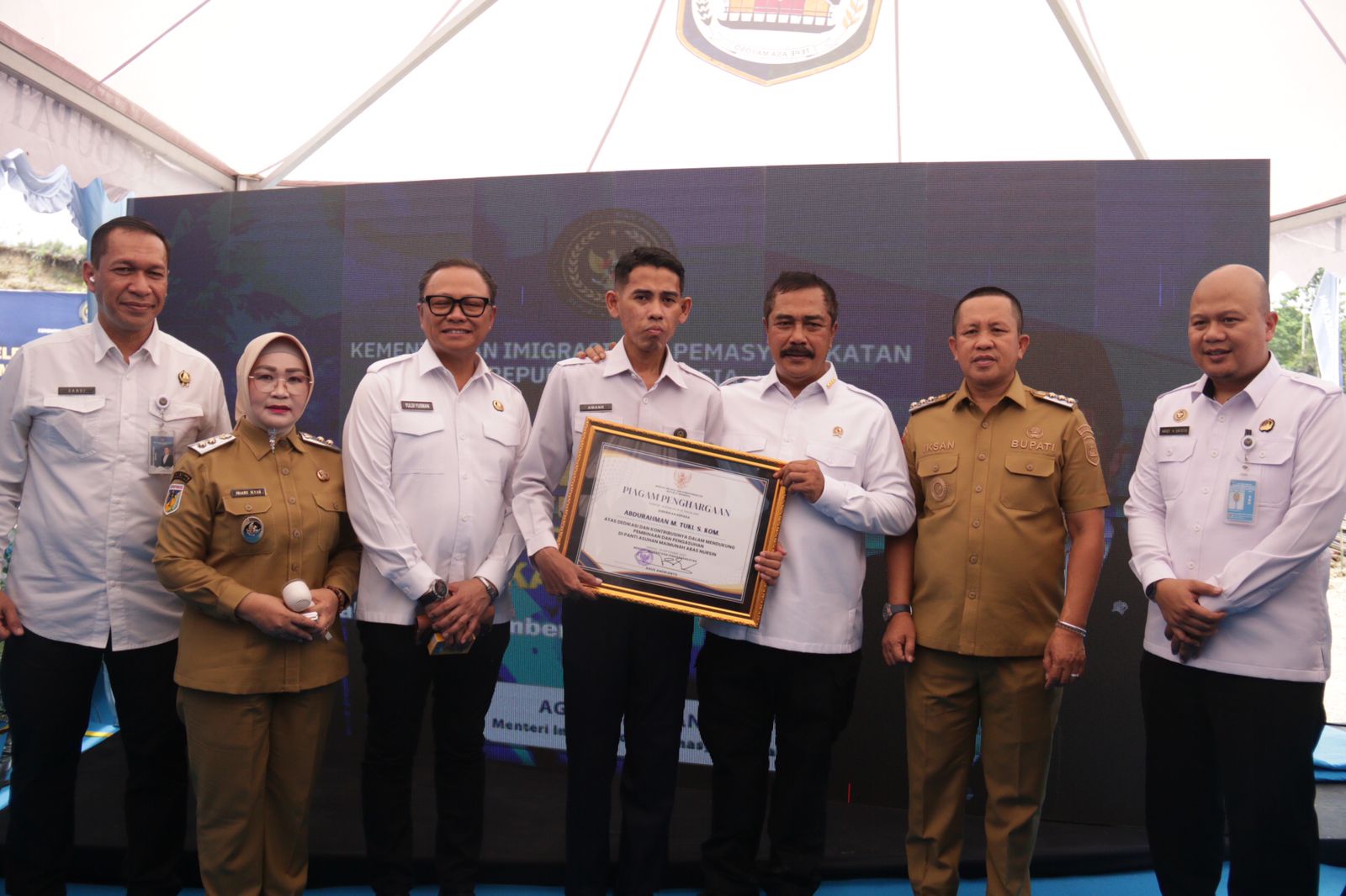 Pegawai Imigrasi Sulteng Terima Penghargaan dan Promosi Langsung dari Menteri Imipas
