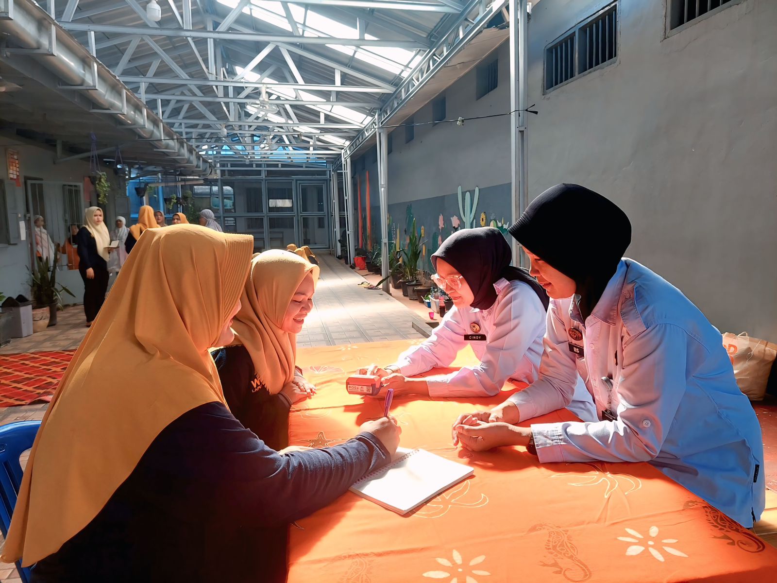 22 Warga Binaan Lapas Perempuan Pangkalpinang Terima Premi Hasil Penjualan Produk Program Pembinaan