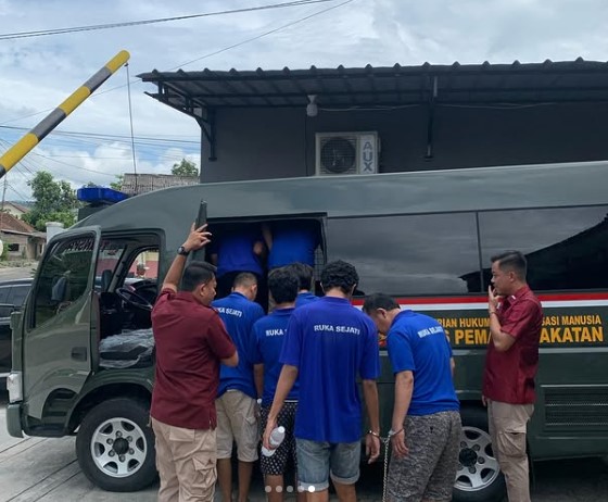 Kurangi Overcowding dan Beri Kesempatan Program Pembinaan, Rutan Kotaagung Memindahkan 30 Warga Binaan