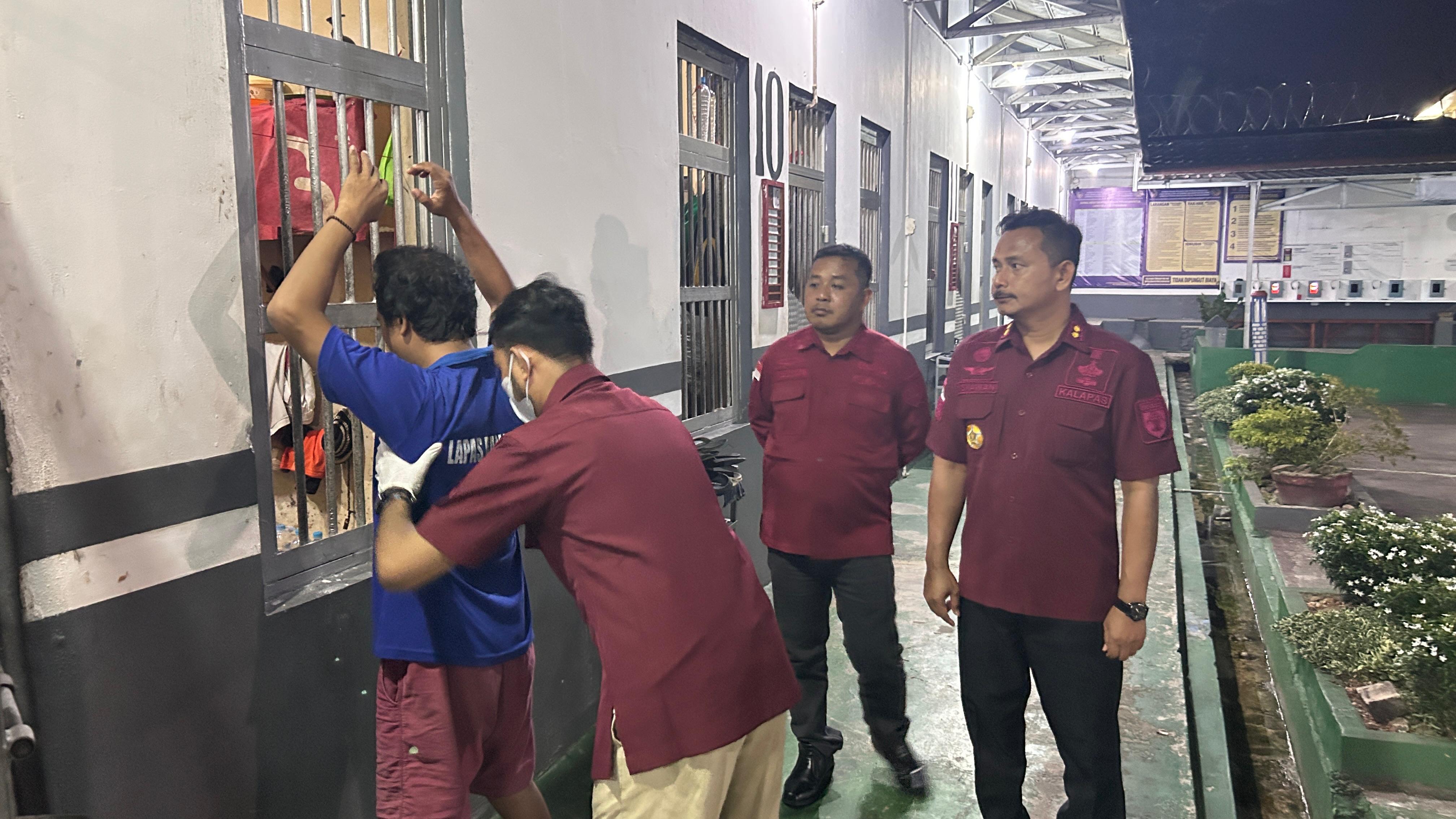 Komitmen Cegah Gangguan Kamtib, Kanwil Ditjenpas Kalsel Gelar Razia dan Tes Urin di Lapas Banjarbaru