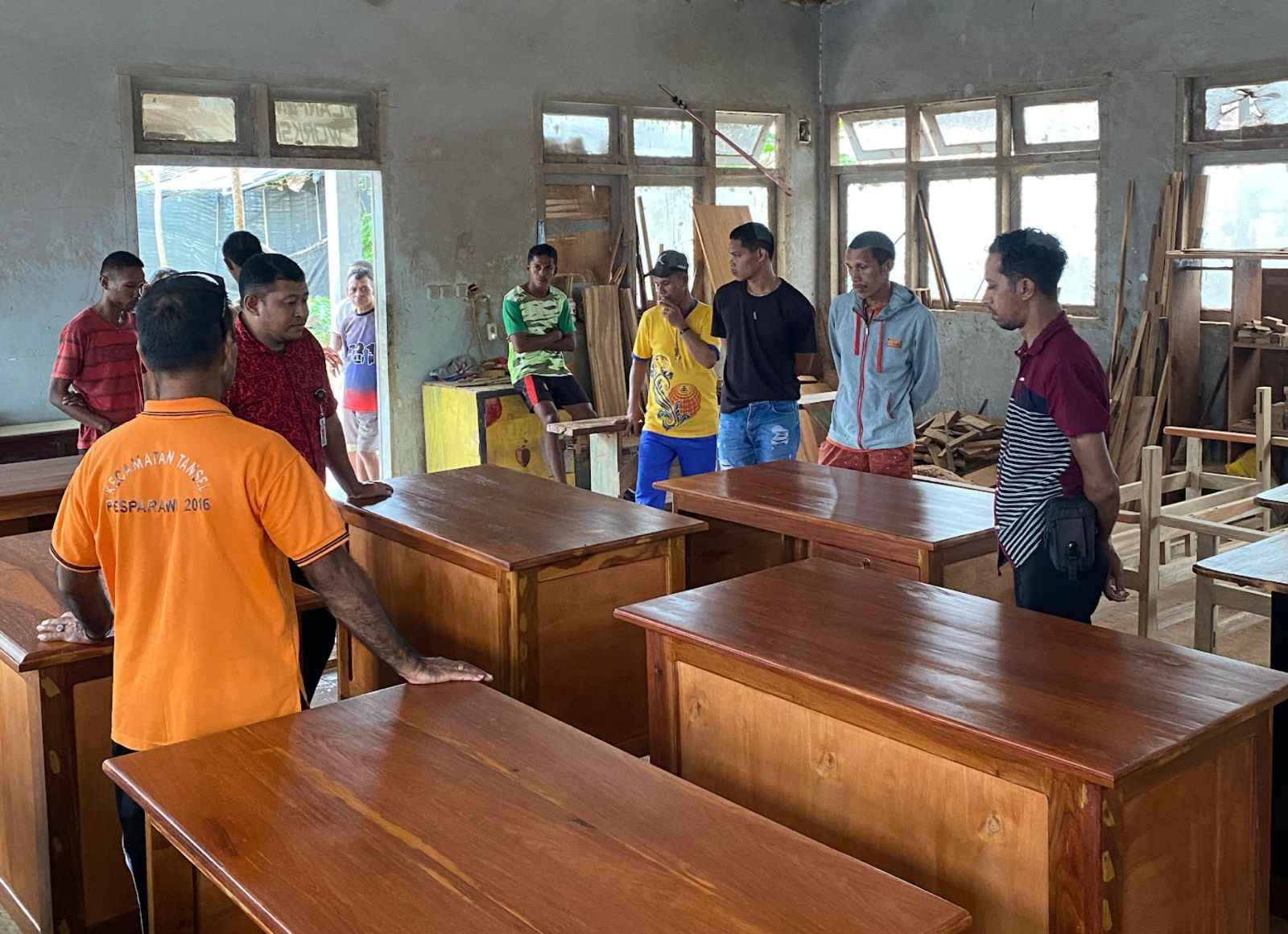 Program Pembinaan UMKM, Warga Binaan Lapas Saumlaki Produksi Meja Kerja Kantor dan Klinik