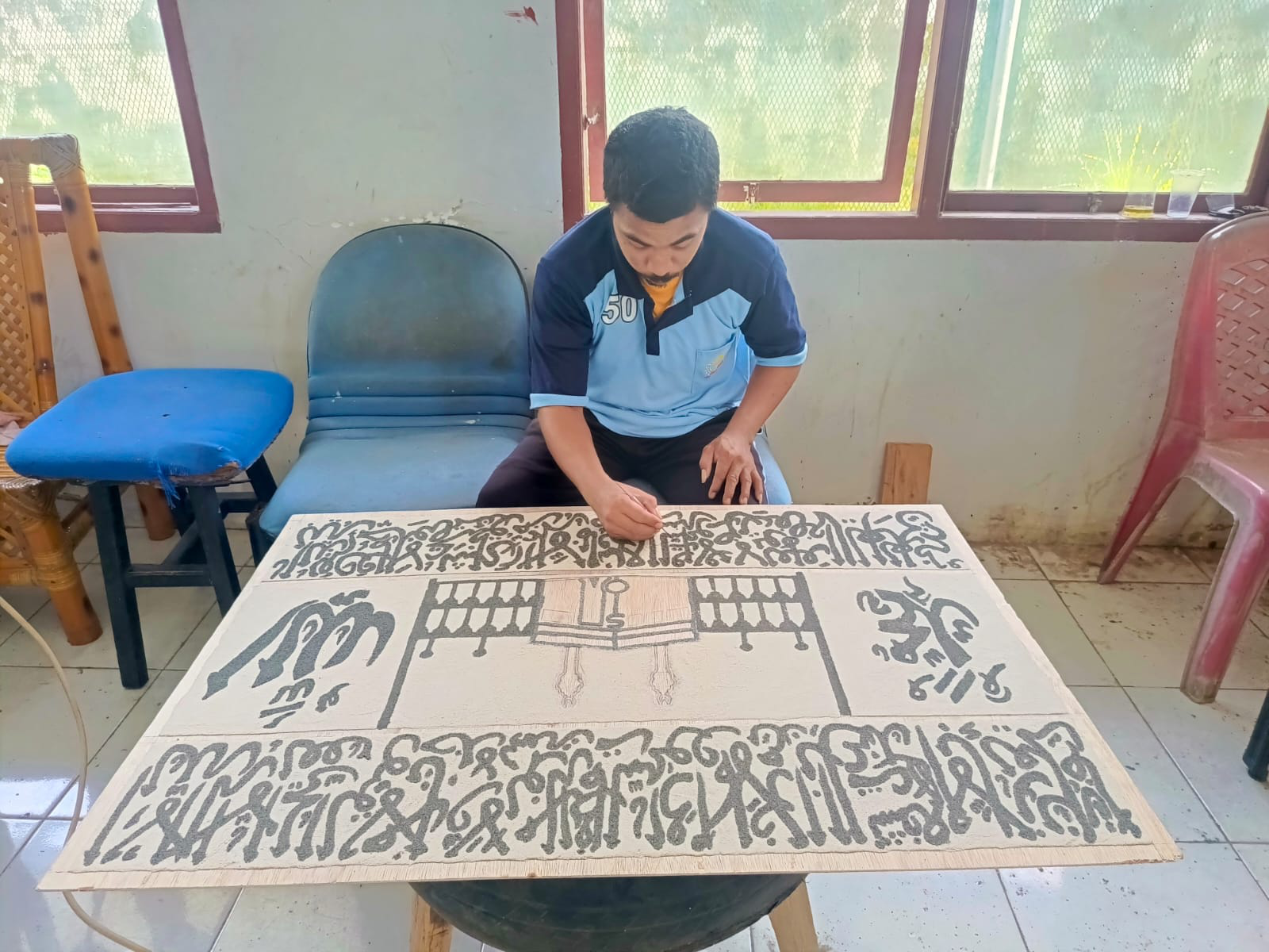 Kreativitas Tanpa Batas, Produk Mebel dan Lukisan Pasir Hasil Karya Warga Binaan Lapas Piru Diminati Masyarakat