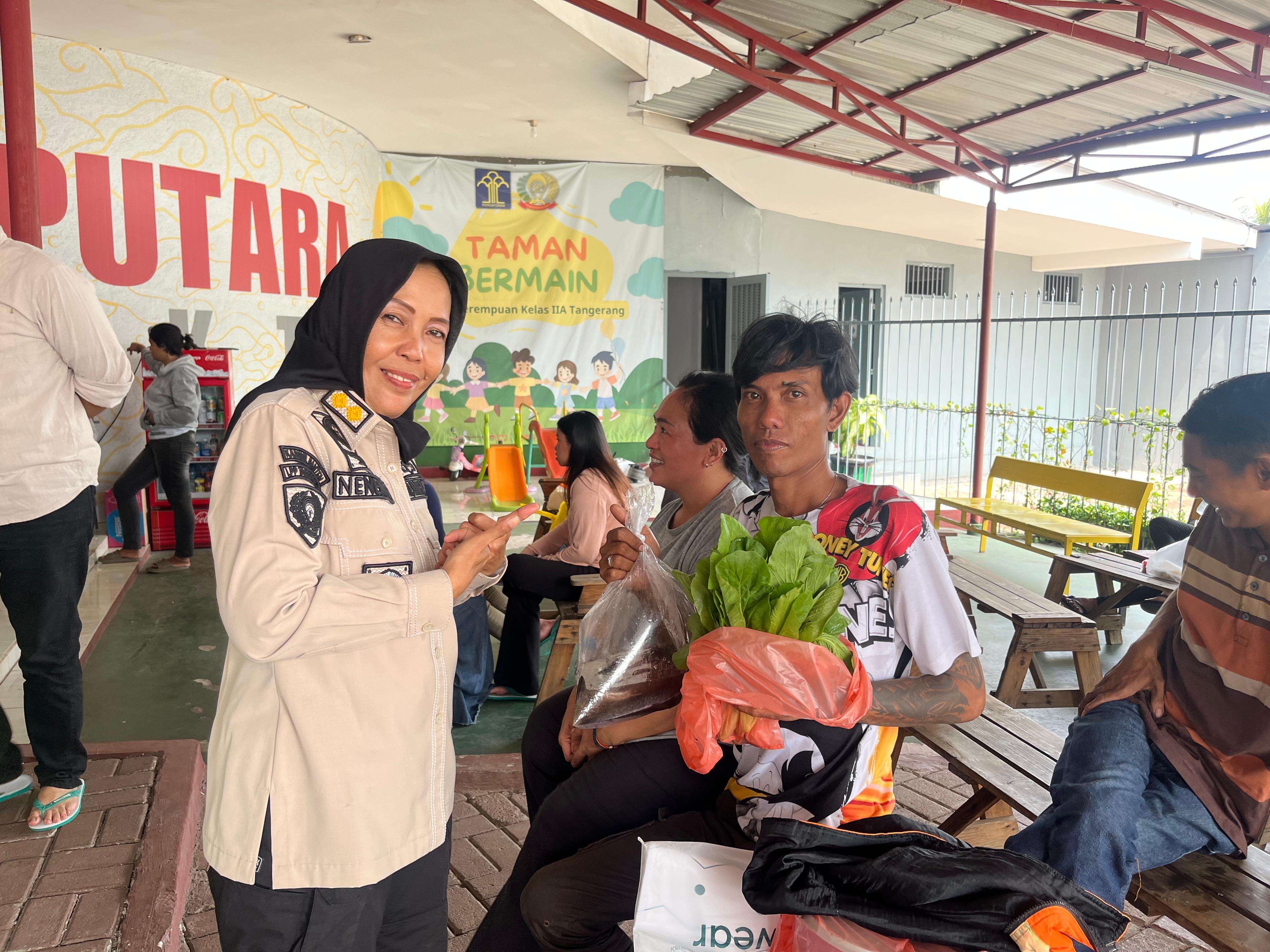 Hasil Panen Ketahanan Pangan Lapas Perempuan Tangerang Dibagikan ke Keluarga Warga Binaan