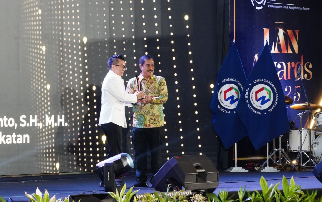 Wujud Gebrakan Perubahan, Menteri Agus Terima Penghargaan Transformational Leader