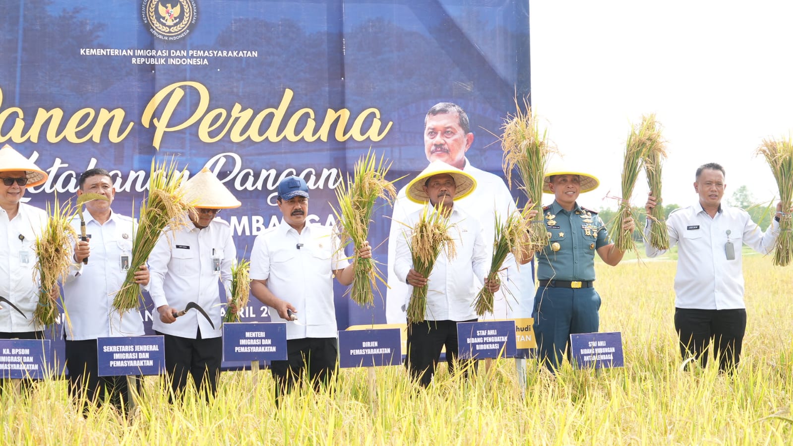 Kementerian Imigrasi dan Pemasyarakatan Laksanakan Panen Perdana Program Ketahanan Pangan di Kawasan Nusakambangan