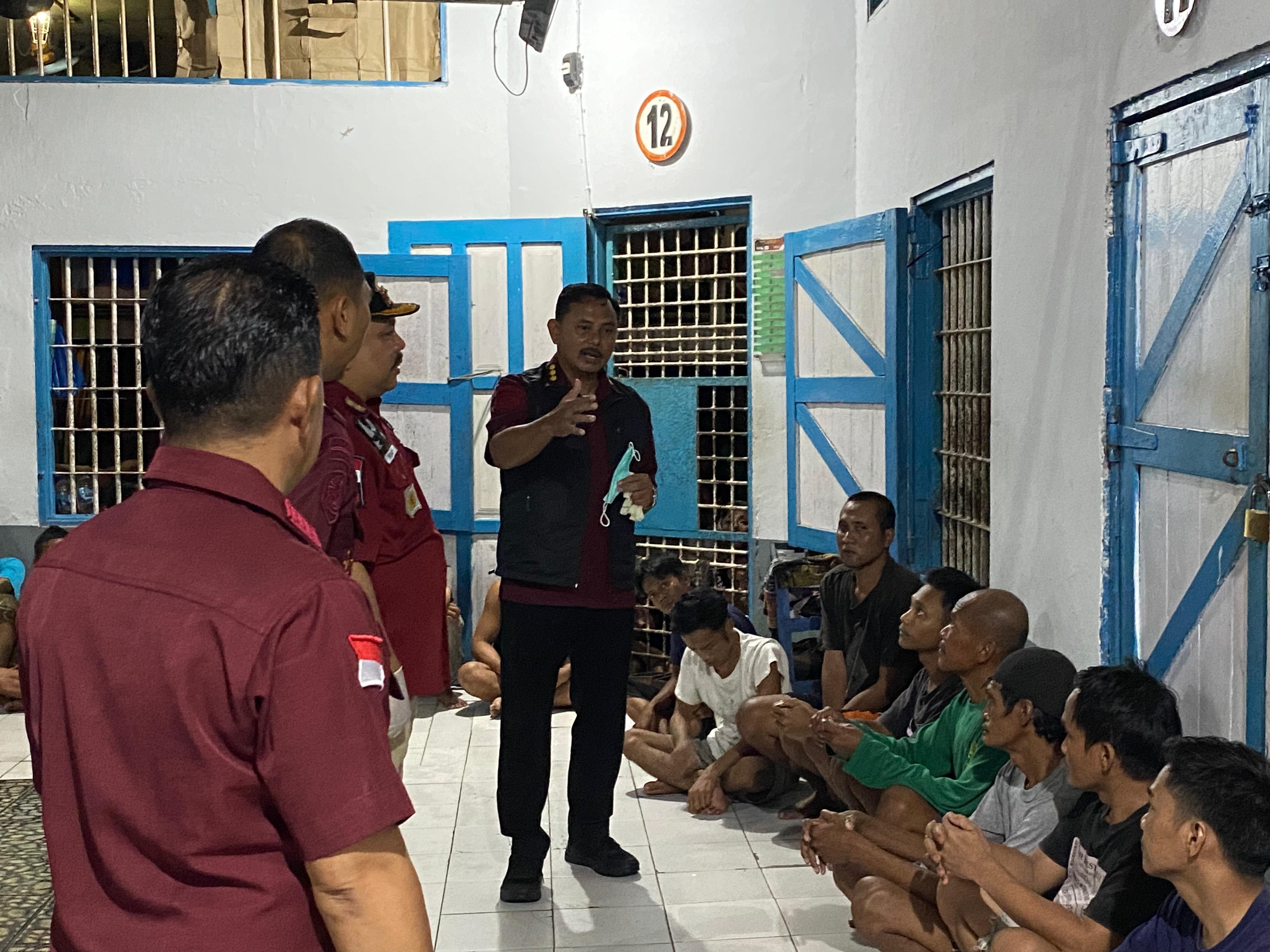 Teguhkan Komitmen Jaga Kamtib, Kanwil Ditjenpas Kalsel Gelar Razia dan Tes Urine di Lapas Amuntai