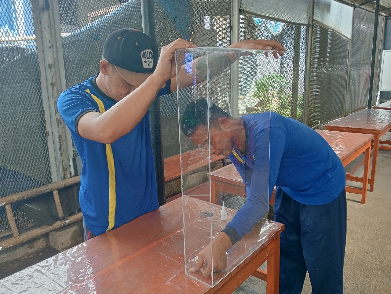 Warga Binaan Lapas Purwokerto Hasilkan Miniatur Kapal dari Koran Bekas