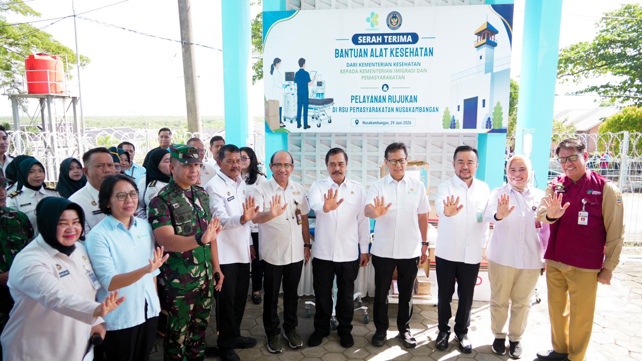 Serahkan Alat Kesehatan, Menkes Puji Rumah Sakit Pemasyarakatan Nusakambangan
