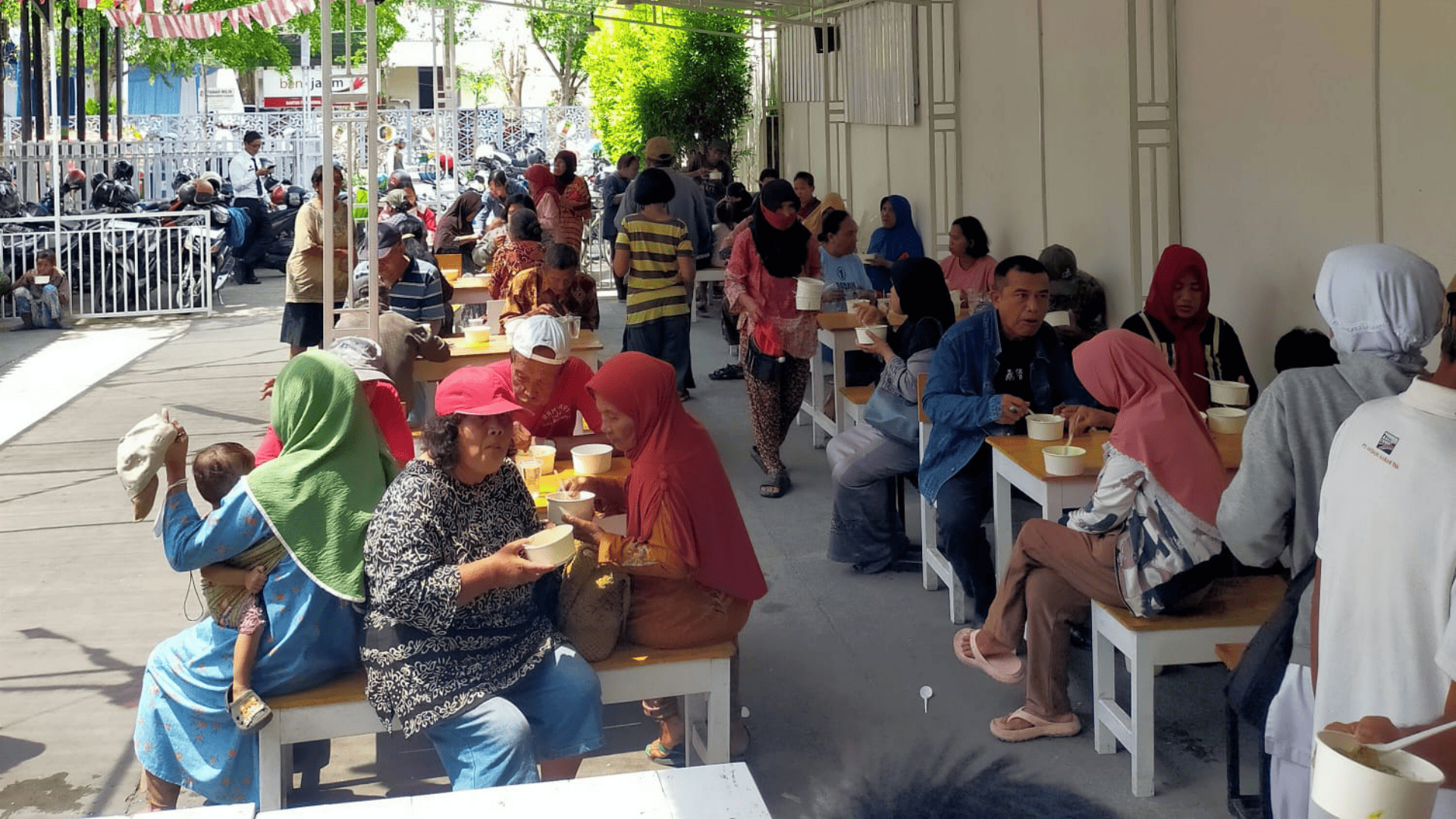 Makan Bergizi Gratis, Lapas Tulungagung Bagikan 1.200 Porsi untuk Masyarakat