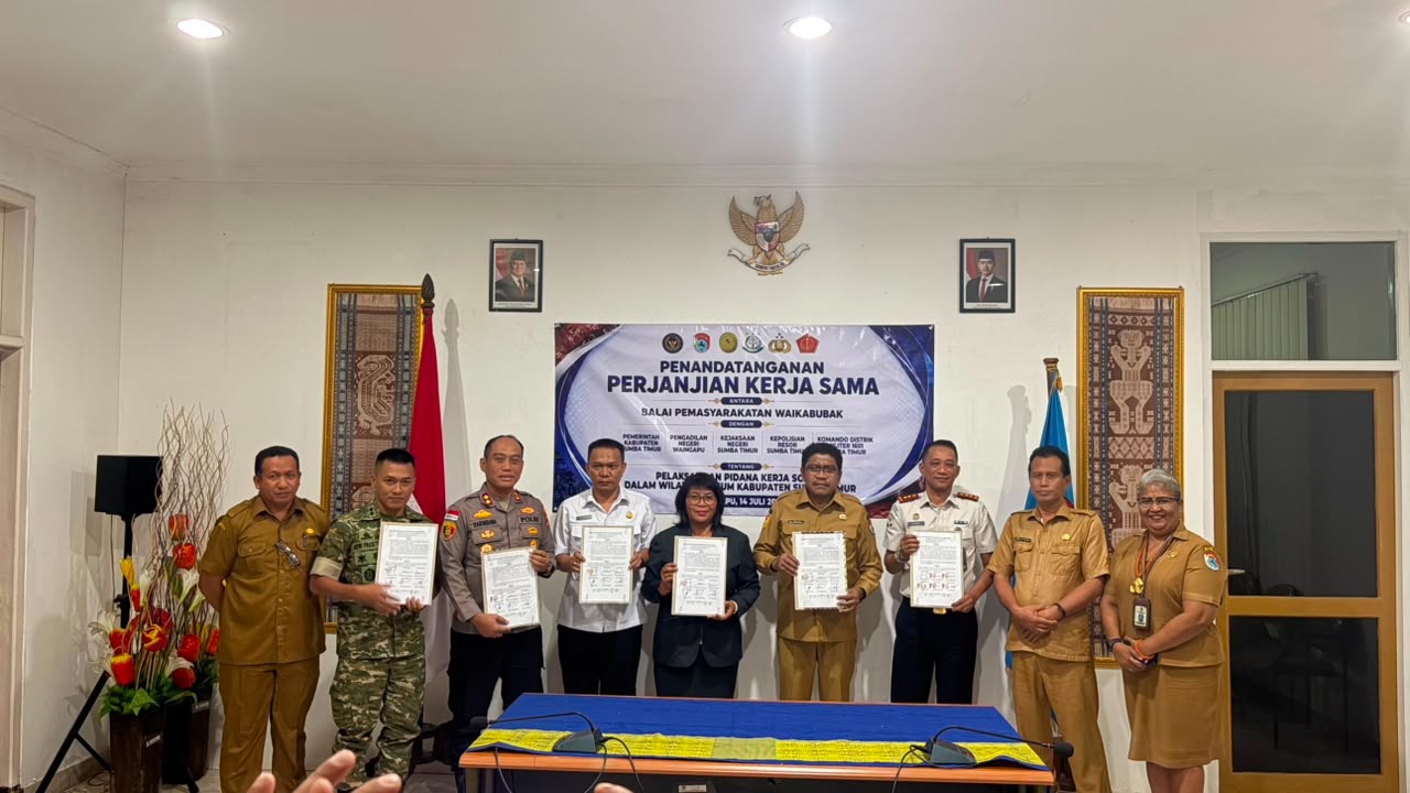 Wujudkan Sinergi Penegakan Hukum, Bapas Waikabubak dan Forkopimda Sumba Timur Teken PKS Pelaksanaan Pidana Kerja Sosial