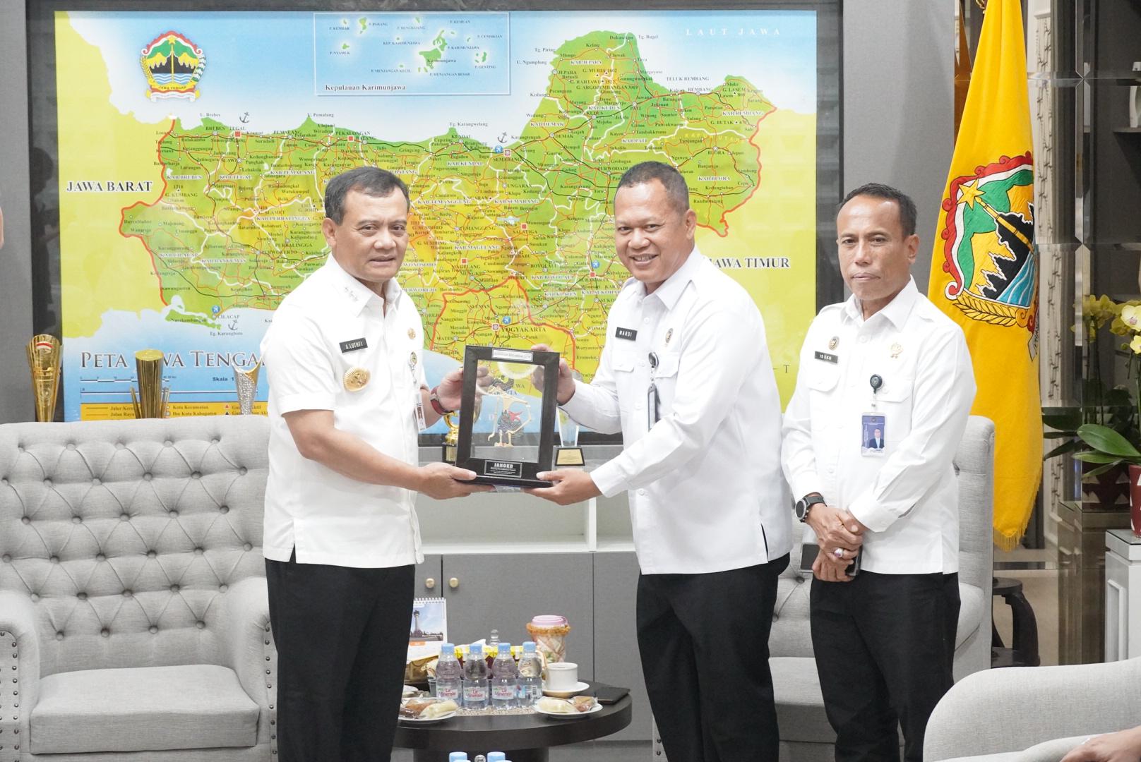 audensi_kanwil_ditjenpas_jateng_-_gubernur_hateng.jpeg