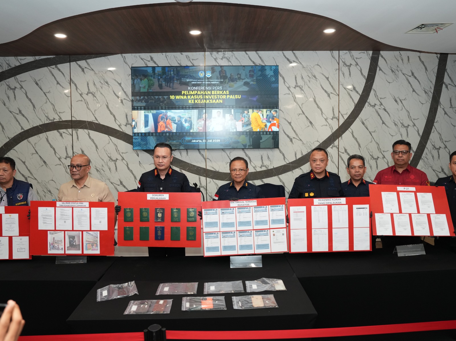 Imigrasi Tangerang Ungkap Kasus Investor Palsu, 10 WNA Dilimpahkan Penyidik ke Kejaksaan untuk Diadili