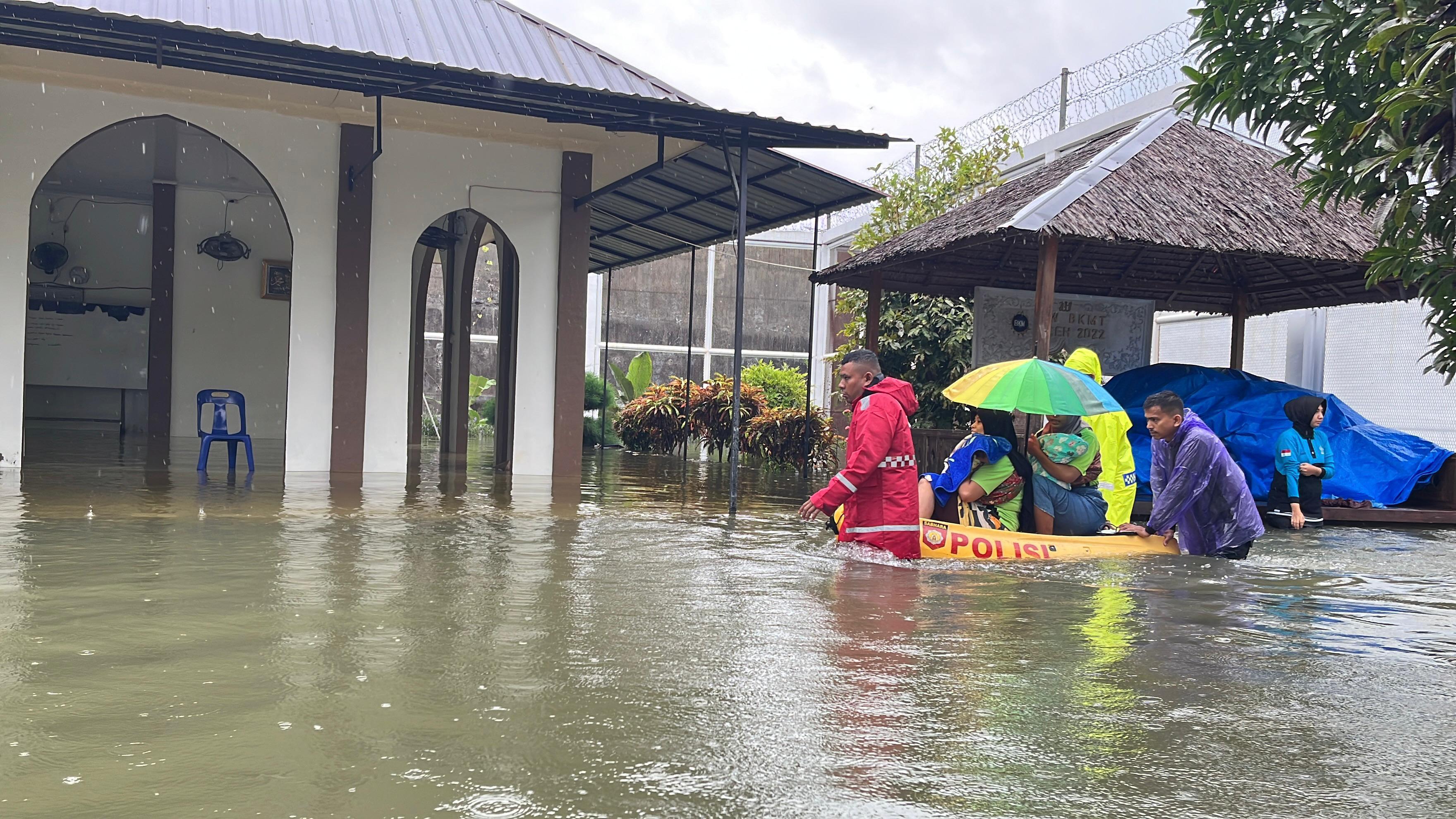 evakuasi_bencana_banjir_-_2.jpeg