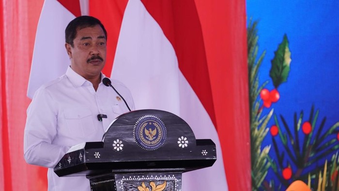 menteri-imipas-agus-andrianto-mengunjungi-lapas-perempuan-bandung-untuk-memberikan-remisi-natal-kepada-warga-binaan-rabu-25122-1_169.jpeg